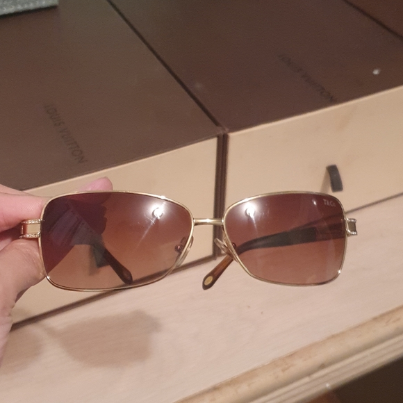 SOLD !!!! Tiffany & Co. Sunglasses - Picture 3 of 4